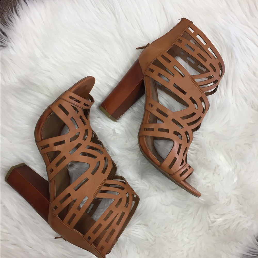 Embark Heels by Qupid